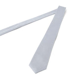Cravate fine à losanges gris clair